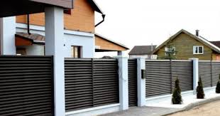 Desain pagar besi mewah ini bisa menjadi alternatif bagi anda yang memiliki hunian rumah minimalis dan menginginkan proteksi yang cukup untuk area rumah anda. 7 Ide Pagar Rumah Minimalis Yang Akan Mempercantik Rumahmu Popmama Com