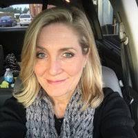 Lisa Looney's Instagram, Twitter & Facebook