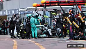 28 августа 1989 | 31 год. Mercedes Still Can T Remove The Tyre From Bottas S Car Wtf1