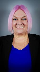 Can someone edit wrinkles from my neck in this photo?