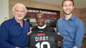 Moussa diaby fifa 21 has 4 skill moves and 2 weak foot, he is. Offiziell Bayer Leverkusen Schnappt Sich Psg Juwel Moussa Diaby Goal Com