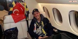 Fenerbahçe'nin yıllardır gündeminde olan ve taraftarların hayalini süsleyen mesut özil, 'çubuklu' formayı giymeye çok yakın. Transfer Von Mesut Ozil Zu Fenerbahce Eine Herzensgeschichte Taz De