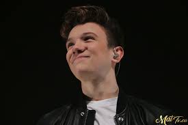 Notre Justin Bieber québécois lance...