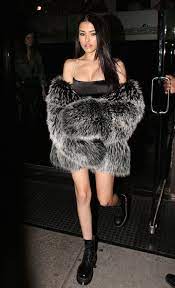 Fur Fourrure 08 Mars 2018 Fur Street Style Summer Fashion Outfits Fur Fashion