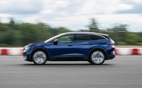 Schlagen sie uns ihren wunschtermin für eine probefahrt dieses auto hört sich neu an. Vw Id 4 Soll Elektroauto Aus Der Nische Holen Edison Heimat Der Generation E