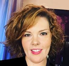 Danielle Bartlett's Instagram, Twitter & Facebook