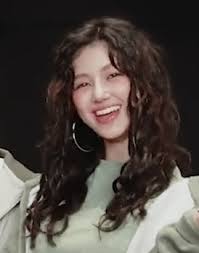 231004 Why/how is Danielle's hair so different lately, is it styled or  natural? Do you guys think it suits her? : r/NewJeans