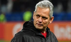 Reinaldo rueda, director técnico de la selección de chile, dio su visto bueno para que su salario se reduzca. El Pasado De Reinaldo Rueda Que Preocupa En Colombia Antena 2