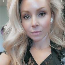 Amy Brown -Hairstylist