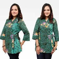 Bagi anda yang sedang mencari koleksi baju kurung edisi terbaru, kami telah meyediakan beberapa pilihan desain busana yang cocok untuk berbagai usia. 11 Model Baju Batik Modern Wanita Gaya Casual Modis