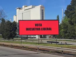 Juntando uma linguagem criativa a estatísticas e factos, como realça. Tres Cartazes A Beira Da Estrada Iniciativa Liberal Facebook