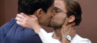 Quand jackson organise une soirée pour célébrer l'opération de catherine et ceux qui ont travaillé pour lui sauver la vie, absolument rien ne se déroule comme prévu. Grey S Anatomy Saison 15 Un Acteur De La Serie Fait Son Coming Out En Meme Temps Que Son Personnage Mce Tv