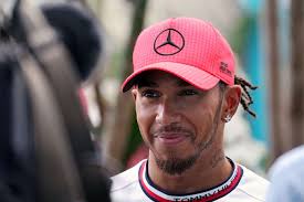 Kiest Lewis Hamilton voor Ferrari? Onze F1-watcher wikt en weegt: “Hij wil  geen tijd meer verliezen”