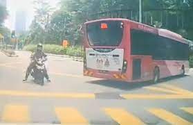 As of 2011, rapid kl service brands unit of rapid bus, has operates 167 routes with 1. Motor Barai Gara Gara Pemandu Bas Langgar Lampu Merah Rider Grabfood Ditawar Motosikal Baharu Viral Mstar