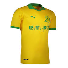 The full 2017/2018 mamelodi sundowns squad including latest mamelodi sundowns player roster numbers, videos, players stats and pictures of the squads. Mamelodi Sundowns Men S Home 20 21 Soccer Jersey Sportsmans Warehouse