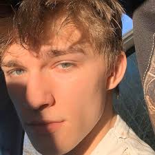 all in favour for merch say “i”