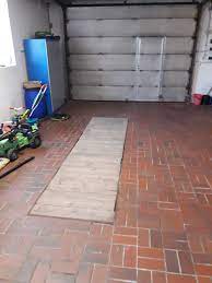 Wer ein haus sein eigen nennt, besitzt üblicherweise auch ein auto oder motorrad sowie gerätschaften für die gartenpflege, die er irgendwo unterbringen muss. Garage Vorhandene Grube Umarbeiten