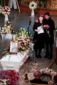 As the media revealed in 2008, behn was a regular voter for the swedish labour party. Ari Behn Die Bilder Der Trauerfeier In Oslo Gala De