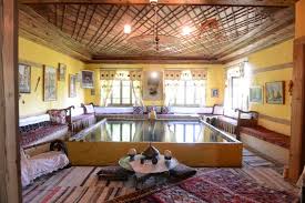 Pişirilmiş toprak yani tuğladan yapılmış evler de bu gruptandır. Safranbolu Evleri