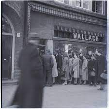 In this episode the hands of the most famous guitarist of the netherlands harry. Rijnstraat Joodsamsterdam