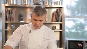 Les Essentiels Techniques De L Ecole Valrhona Le Temperage Youtube