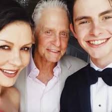 2 101 640 tykkäystä · 172 838 puhuu tästä. Michael Douglas 75 Spricht Uber Seinen Draufgangerischen 19 Jahrigen Sohn Dylan