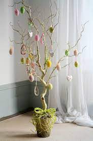 Ein möglicher zeitpunkt ist nach aschermittwoch, gut sechs wochen vor dem osterfest. Osterdeko Ostereier Baum Fur Innen Und Aussen Und Andere Coole Osterdeko Ideen