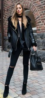 30 Great Outfits That Will Show You How To Wear The Shearling Trend Just The Design Black Clothes Women Fashion Distressed Black Jeans