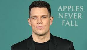 Jake Lacy's Instagram, Twitter & Facebook