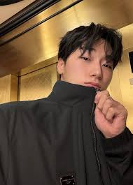 She certainly swung a mean purse. Thanks for the laughs, Ruth.