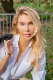 Crystal Ogle's Instagram, Twitter & Facebook