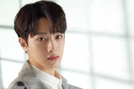 Lai Guanlin Minta Putus Kontrak, Cube Entertainment Siap Ambil Langkah Hukum