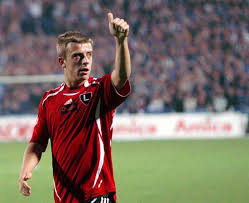 A muszą być duże, bo kamil grosicki to reprezentant polski, portal transfermarkt.de szacuje jego wartość na 2,5 mln euro. Legia Negocjowala Z Grosickim Legionisci Com