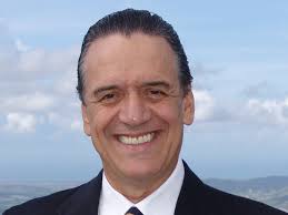 No existe fuerza mayor que la que encierra el doble poder de la mirada. Que  uno de sus filos nos sirva para punzar la verdad