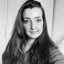 Michelle Hille's Instagram, Twitter & Facebook