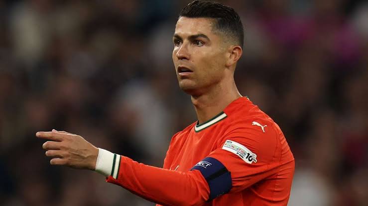 Cristiano Ronaldo, frustrado, le dijo a un fanático 'vete a la mierda'  durante un incidente de selfie en un hotel, afirma un experto en lectura de  labios, con la estrella de Portugal