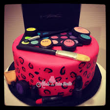 Perfekt & natürlich aussehen in einer minute. Pin By Alba S Cake Studio On Alba S Cake Studio On Facebook And Instagram Brawley California Make Up Cake Cake Cupcake Cakes