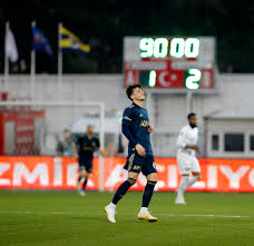 Mesut özil fenerbahçe 'ye geliyor mu? Mesut Ozil Football Player German Fenerbahce Turkish Debut Soccer 2816x2728 Wallpaper Wallhaven Cc