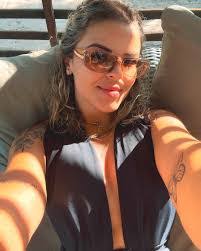 Amanda Diniz's Instagram, Twitter & Facebook