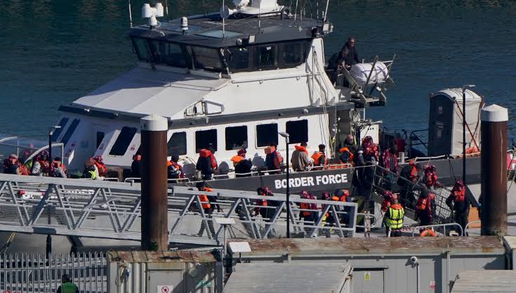 Two women die and 16 injured in attempt to cross English Channel by boat |  ITV News