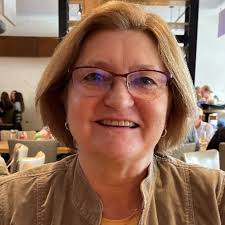 Doreen Richmond's Instagram, Twitter & Facebook