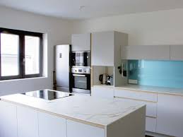 On y passe souvent de longues heures chaque jour, pour réaliser de bons petits plats à partager, pour. Cuisine Finition Marbree Dress In Door Albertville