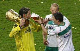 Dies war bereits bei der premiere 2010 der fall, als der fc bayern münchen gegen den vizemeister fc. Bilderstrecke Zu 1 0 Gegen Leverkusen Werder Bremen Gewinnt Den Dfb Pokal 2009 Bild 7 Von 56 Faz