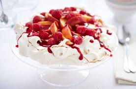 Pavlova Aux Fruits Rouges Remixee Facon Glacee Pour L Ete Recette Pavlova Recette Gateau Recette Pavlova