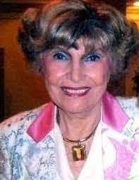 Roslyn Fay's Instagram, Twitter & Facebook