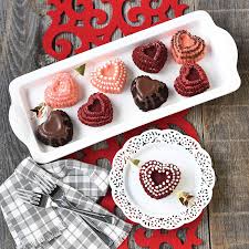 La linea bundt® è salita a fama mondiale quando. Amazon Com Nordic Ware Cast Bundt Bakeware Tiered Heart Cakelets Toffee 3 Cup Kitchen Dining