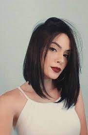 Le carré plongeant est une coiffure revisitée, espiègle et féminine, avec un cou clair et des longueurs autour du visage, un style inspiré des années 1920. 30 Modeles De Carre Plongeant Mi Long Sublimes