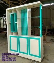 Sekat ruangan tamu menjadi bagian penting untuk sebuah rumah.memiliki fungsi vital sebagai pembatas atau penyekat ruang keluarga dan ruang tamu. Jual Partisi Ruang Tamu Minimalis Modern Rizki Raya Mebel