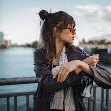 If you like your hair color to be as unique and extraordinary as you are, half and half hair color is the trend for you. 6 Easy And Cute Half Updo Ideas For Short Hair Belletag