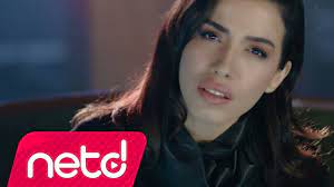 Türk pop müziğinin güçlü ismi. Burcu Gunes Uryan Geldim Lyrics Genius Lyrics